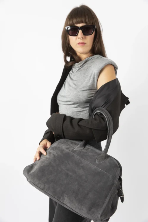 Top smanicato con spalline